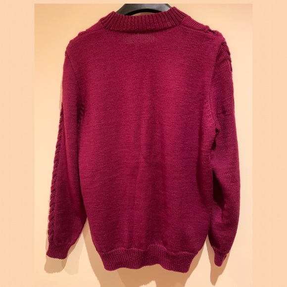 Hand-knit cable-knit wool V-Neck sweater - Picture 5 of 10